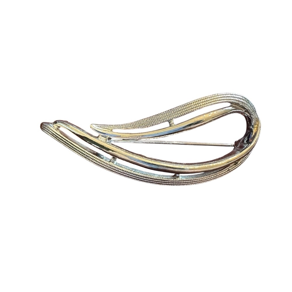 Vintage Sarah Coventry Silver Embossed Brooch Pin